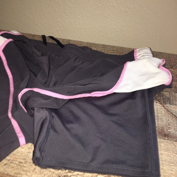 shorts with shorts under - Picture 5 of 5